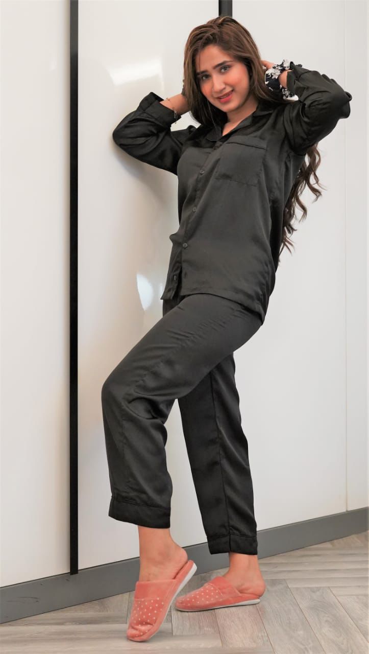 Solid Black Silk - ELORA OFFICIAL 